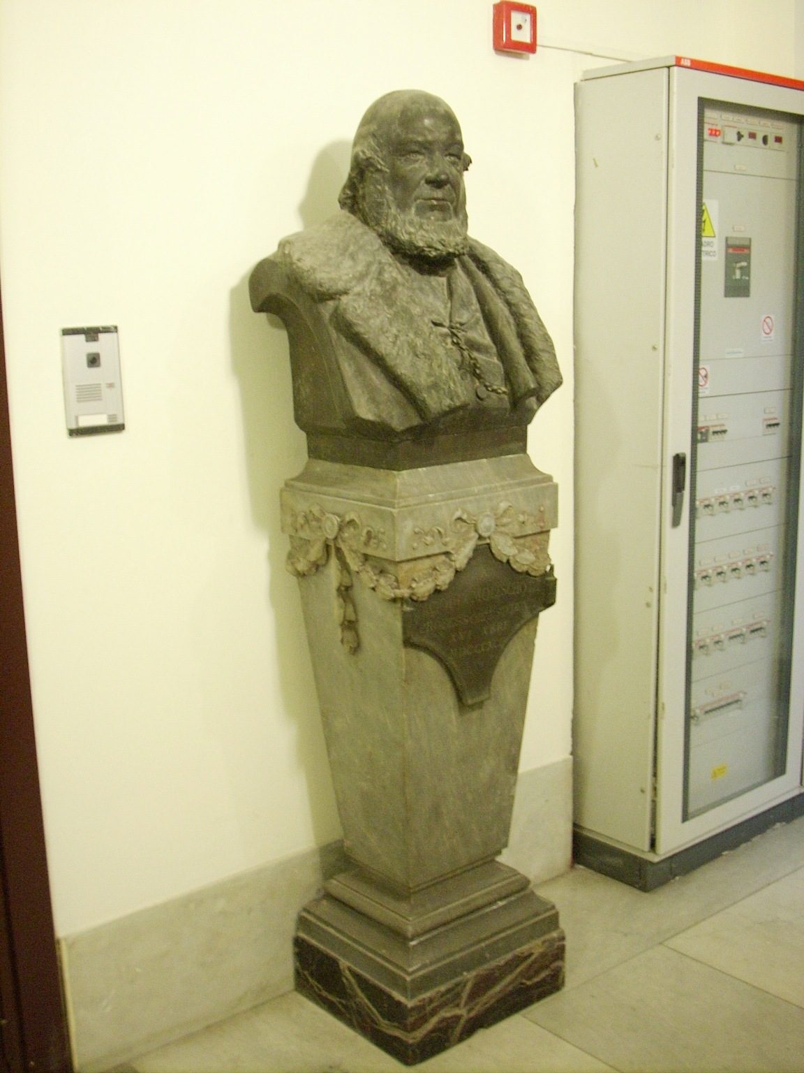 Jacob Moleschott bust, Rome, Italy (5).JPG